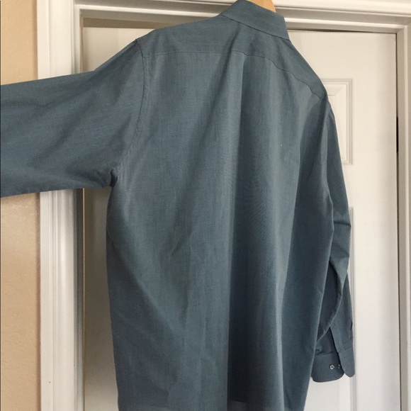 Van Heusen mens 17 17 1/2 — 34/35 button up - Picture 2 of 3